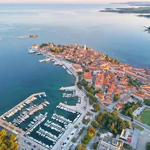 https://parentium-loft-center-square.in-istria.net